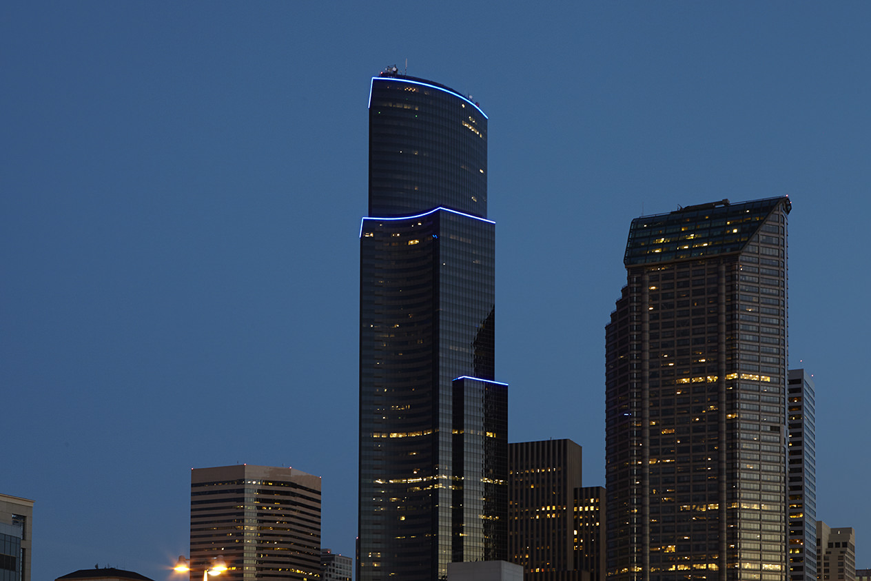 Transforming The Seattle Skyline Columbia Center Lights Up The Dark